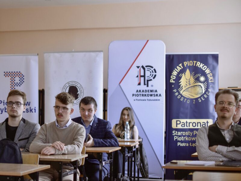 Zdjęcie prezentujące - Człowiek wobec historii: trudne pytania, odważne odpowiedzi