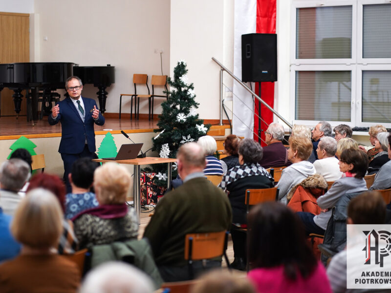 Zdjęcie prezentujące - Wykład dra Błażeja Cecoty dla słuchaczy UTW